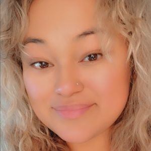 Meet your Posher, Claudia